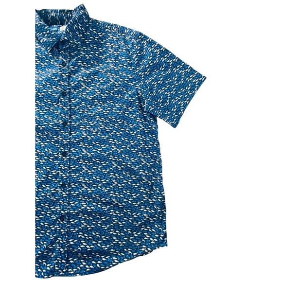Old Navy Built-In Flex Mens Button Up Everyday Shirt Large Blue Fish Print - Picture 10 of 11